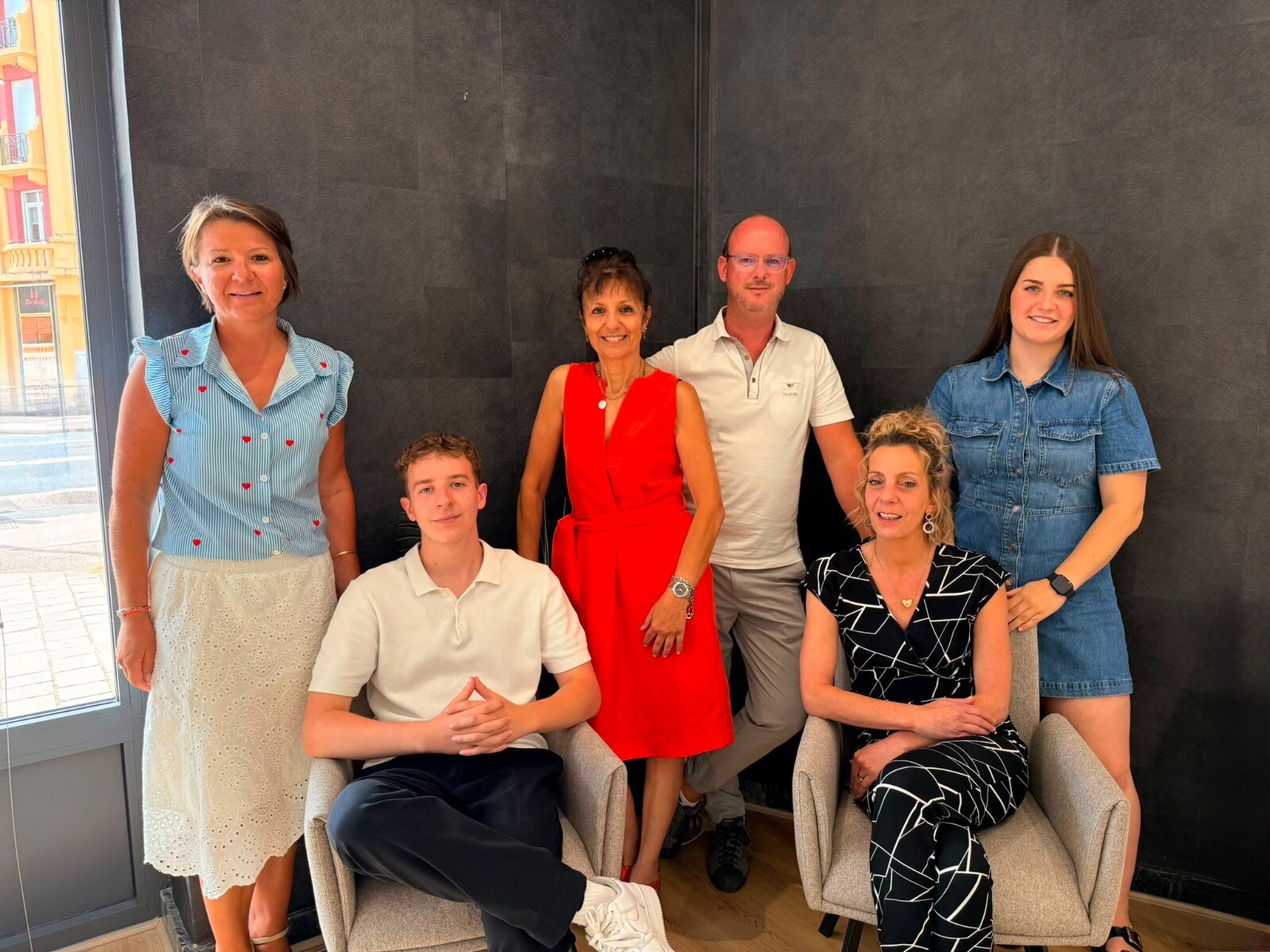 L'équipe de L'AGENCE by Duho, six personnes réunies dans l'agence de Thionville